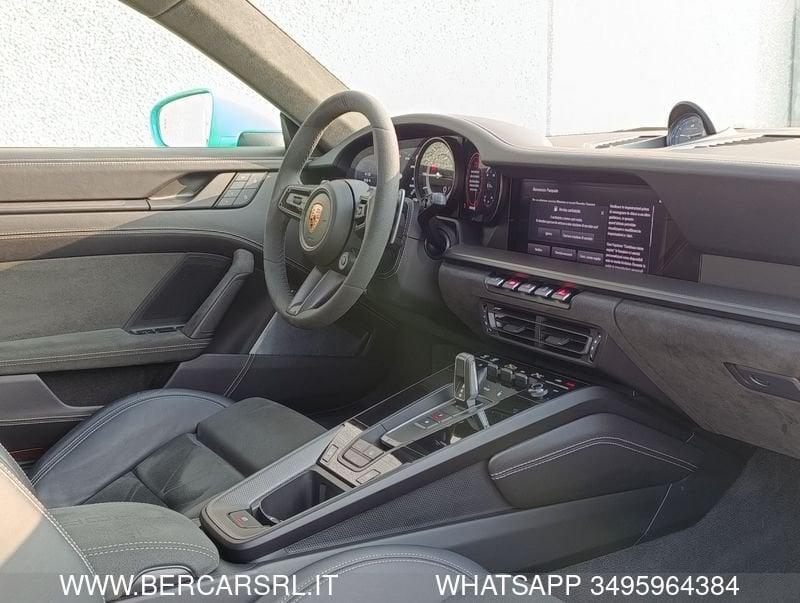 Porsche 911 Carrera 4 GTS