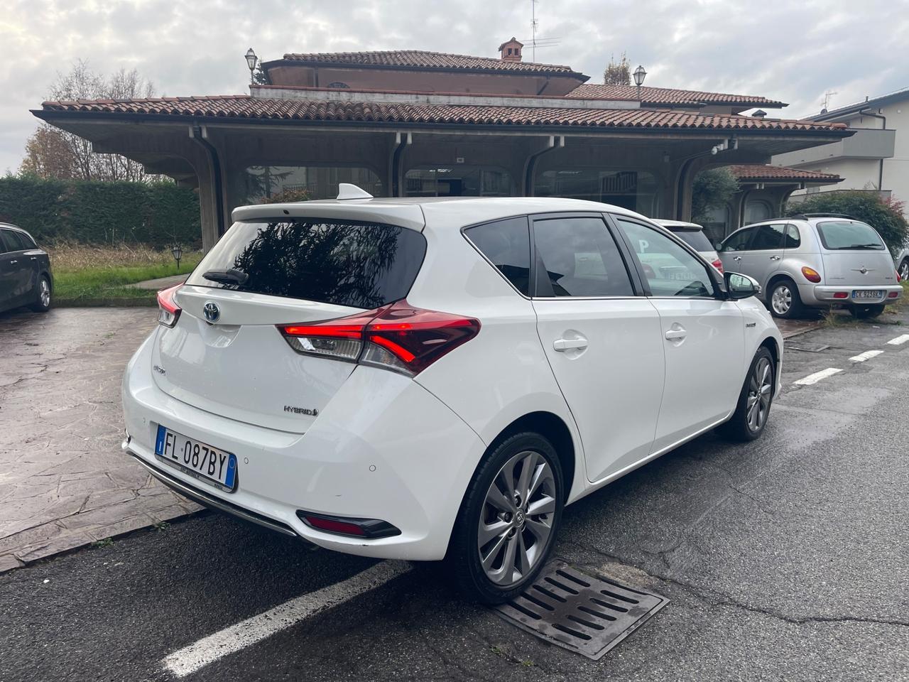 Toyota Auris 1.8 Hybrid Lounge
