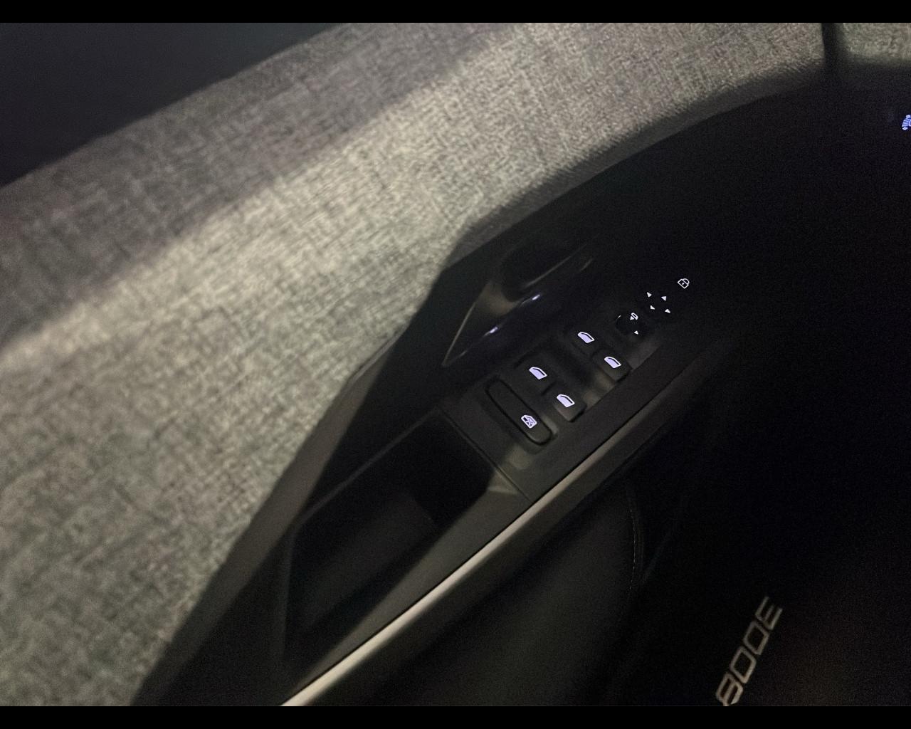 PEUGEOT Nuovo 3008 ALLURE - Hybrid 136 E-DCS6