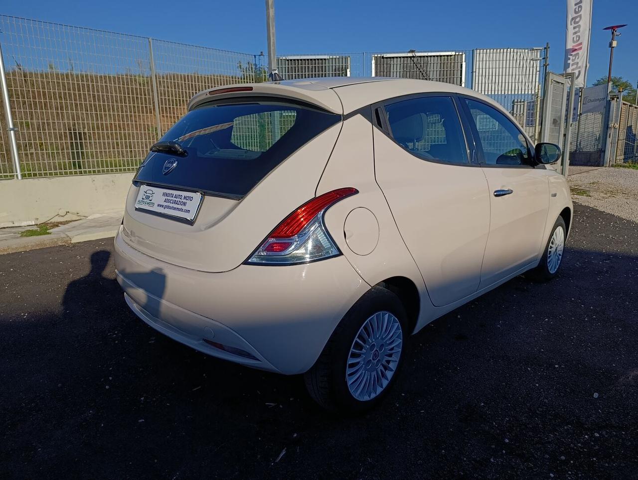 Lancia Ypsilon 1.2 Silver 69cv