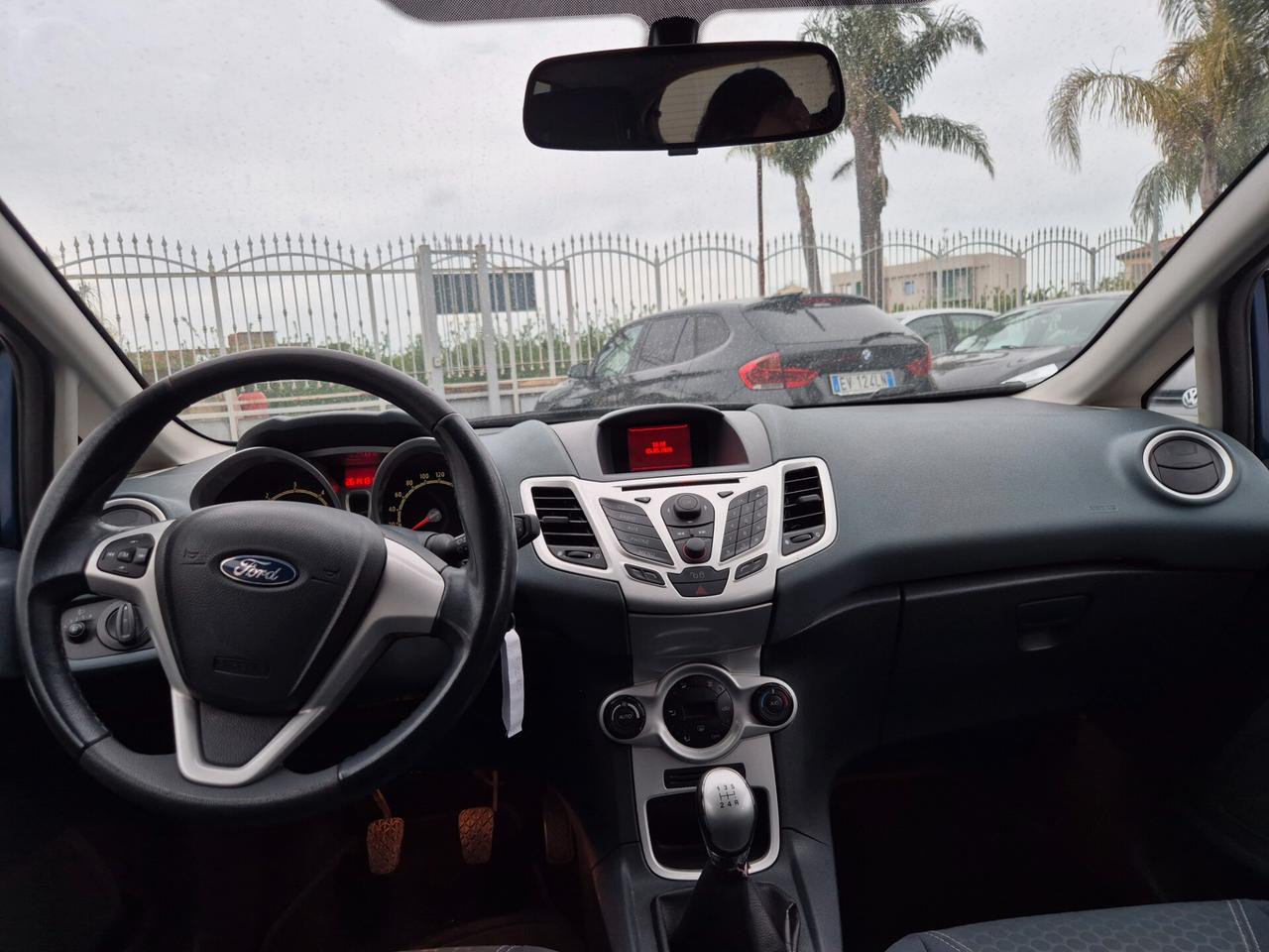 Ford Fiesta RESTAYLING 1.4 TDCi 5p. Titanium