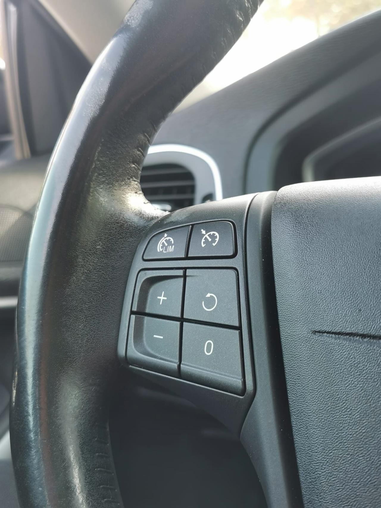 Volvo V40 Cross Country D2 Summum - 2016