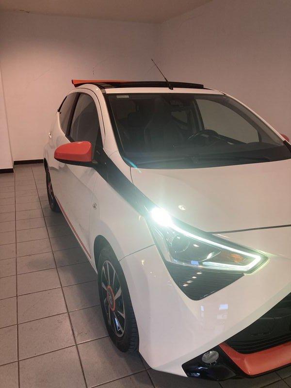 Toyota Aygo 1.0 VVT-i 72 CV 5 porte x-wave orange