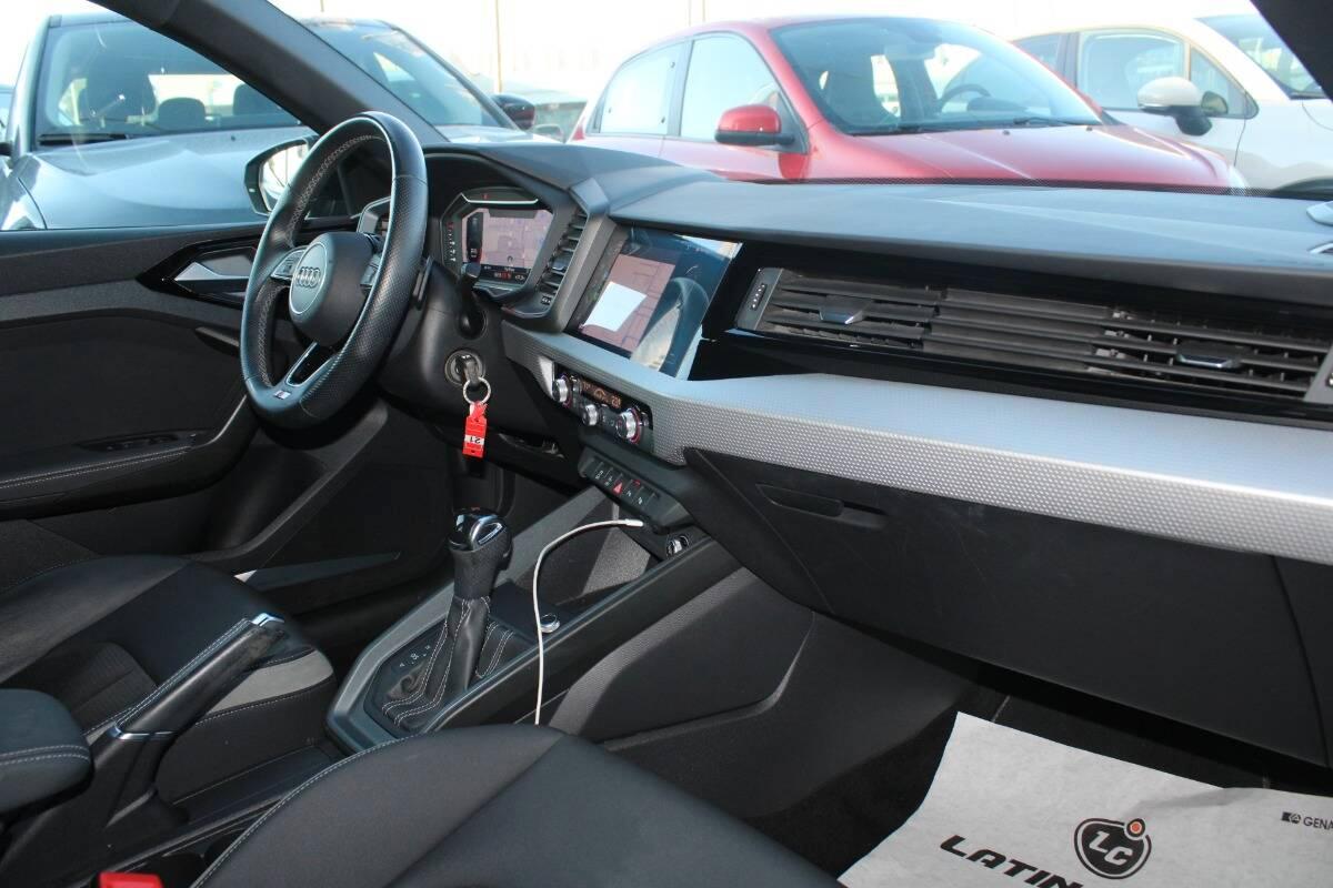 Audi A1 25 1.0 tfsi Identity Black s-tronic con CarPlay