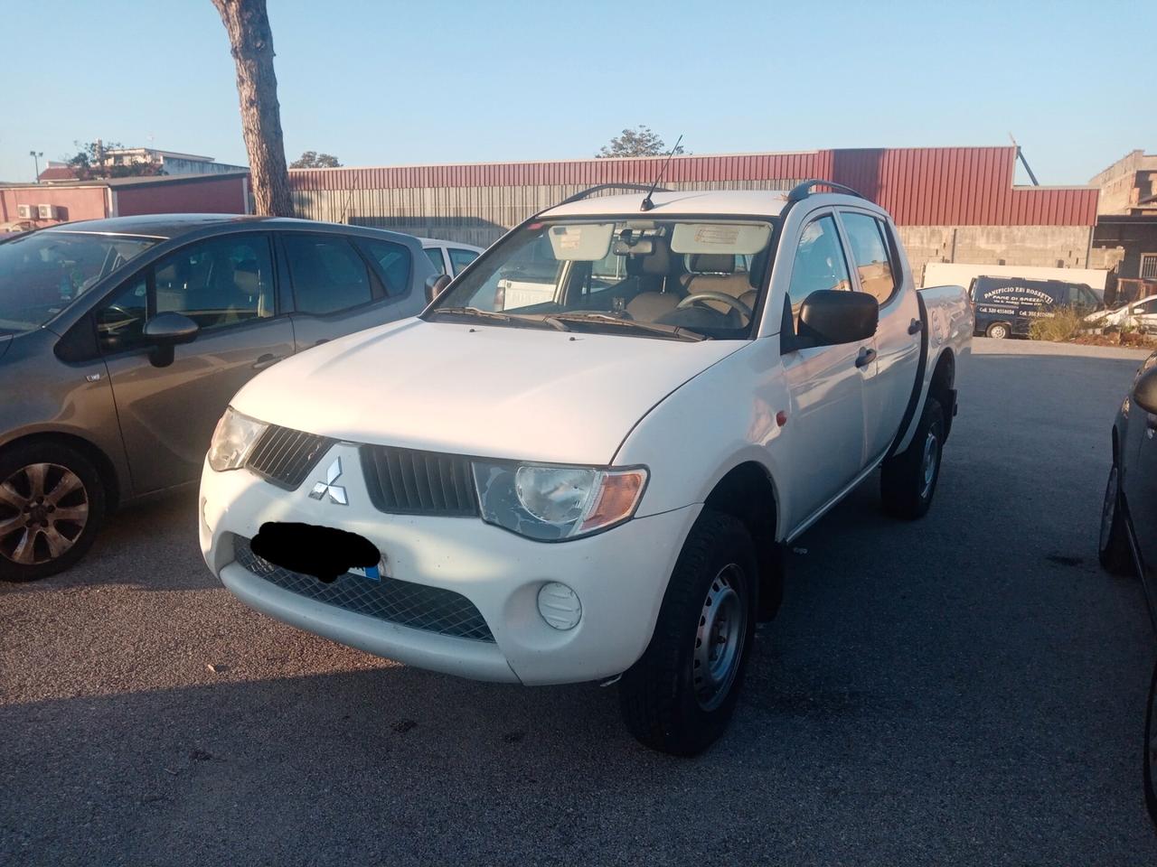 Mitsubishi Seleziona Pick up L 200 4x4 N1 gancio traino cassone 4 posti 09