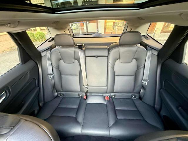 VOLVO XC60 B4 (d) AWD automatico Ultimate Dark