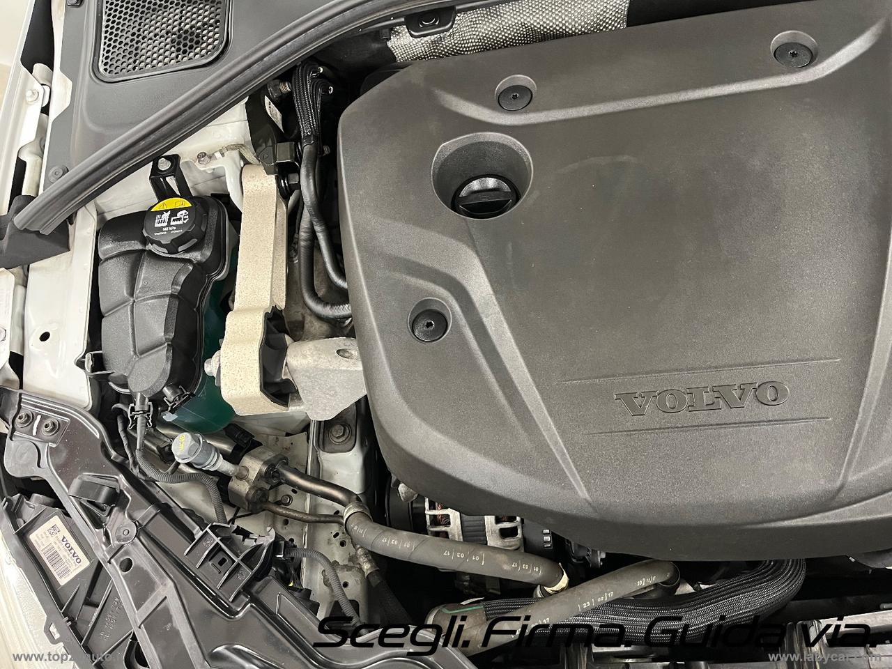 VOLVO V60 Cross Country D3 Geartronic Momentum