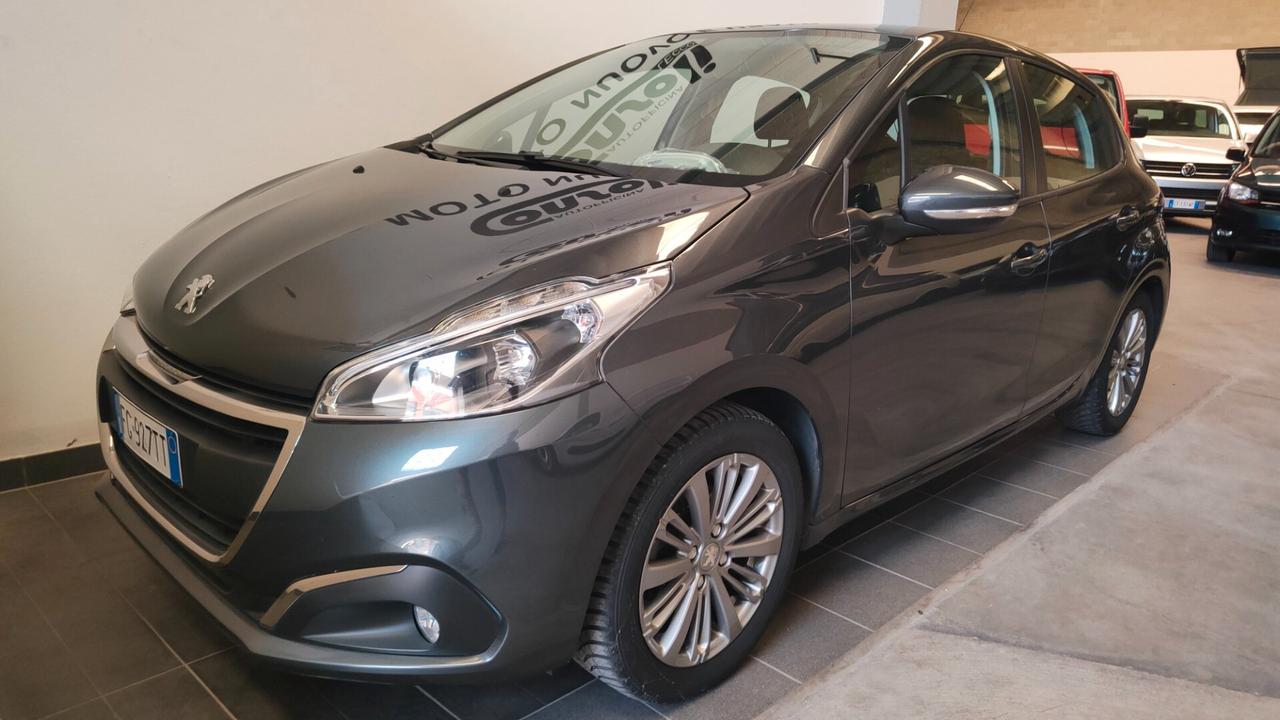 Peugeot 208 1.2 benzina Allure 82cv OK NEOPATENTATI