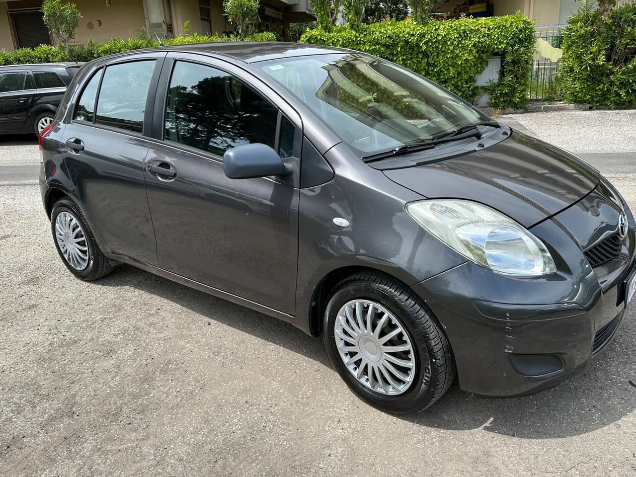 Toyota Yaris 2^serie 1000 benzina 5 porte 2009