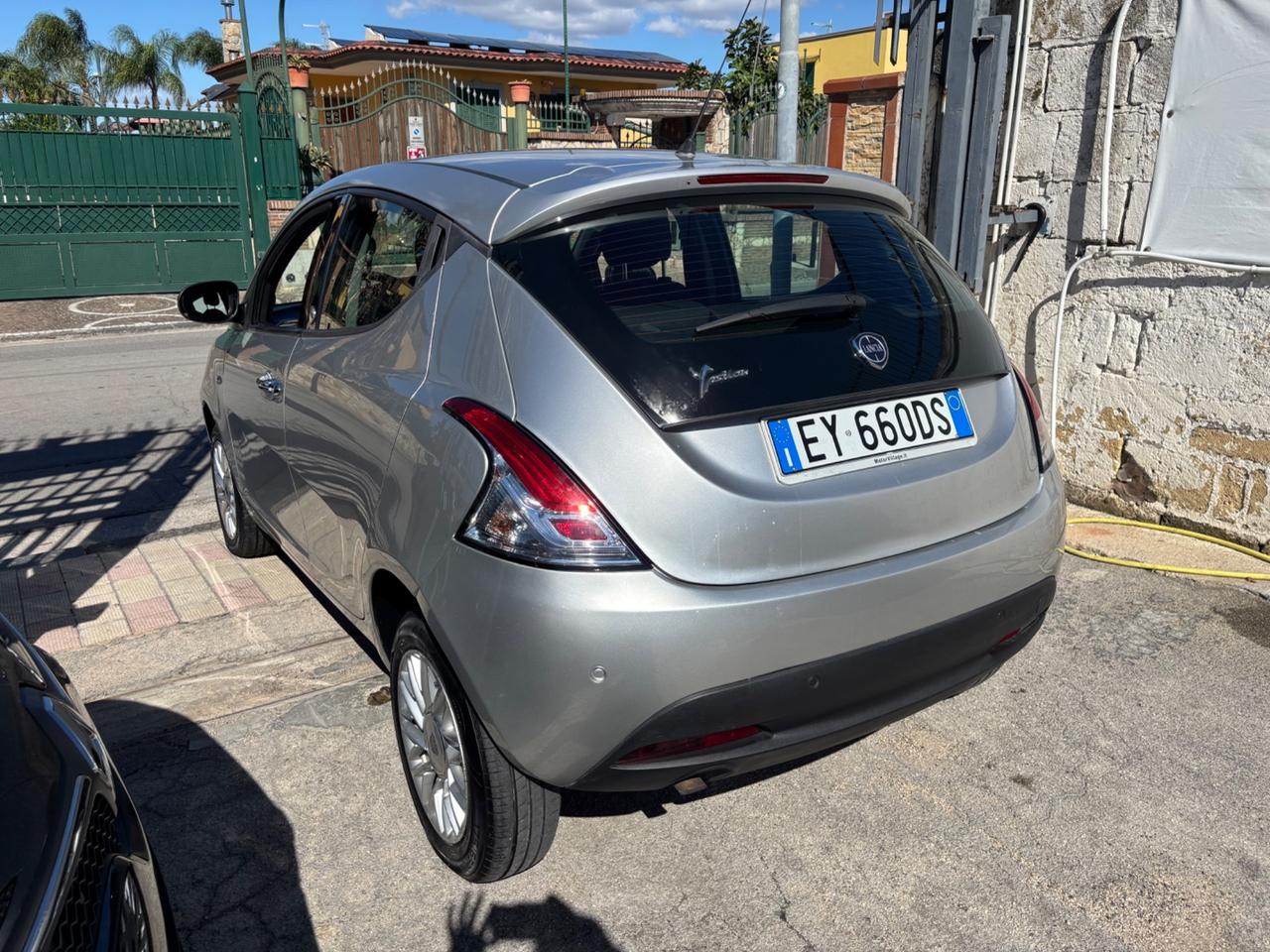 Lancia Ypsilon 0.9 TwinAir 85 CV 5 porte S&S Gold