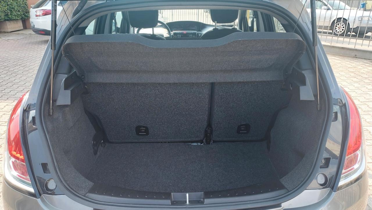 Lancia Ypsilon 1.0 FireFly 5 porte S&S Hybrid Silver Plus
