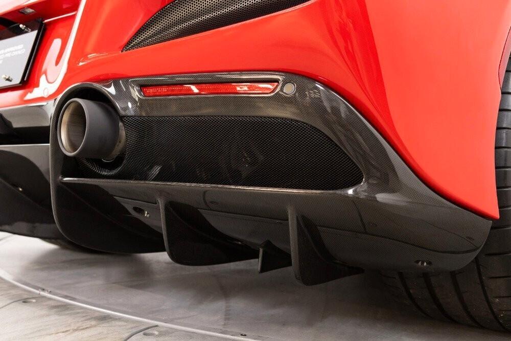 Ferrari F8 Tributo NOLEGGIO LUNGO TERMINE - LEASING FULL INCLUSIVE
