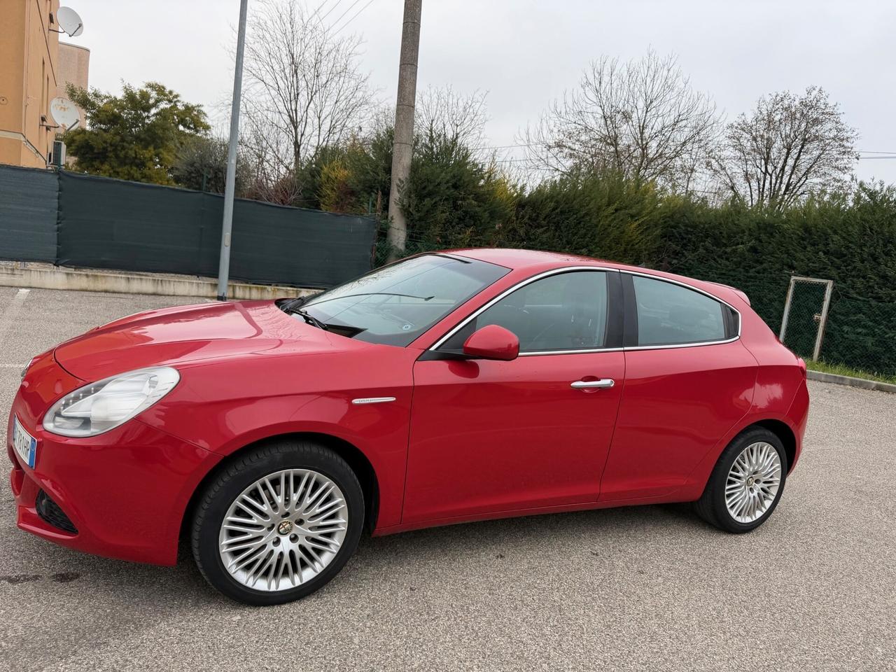 Alfa Romeo Giulietta 2.0 JTDM - PELLE - 12 MESI DI GARANZIA -