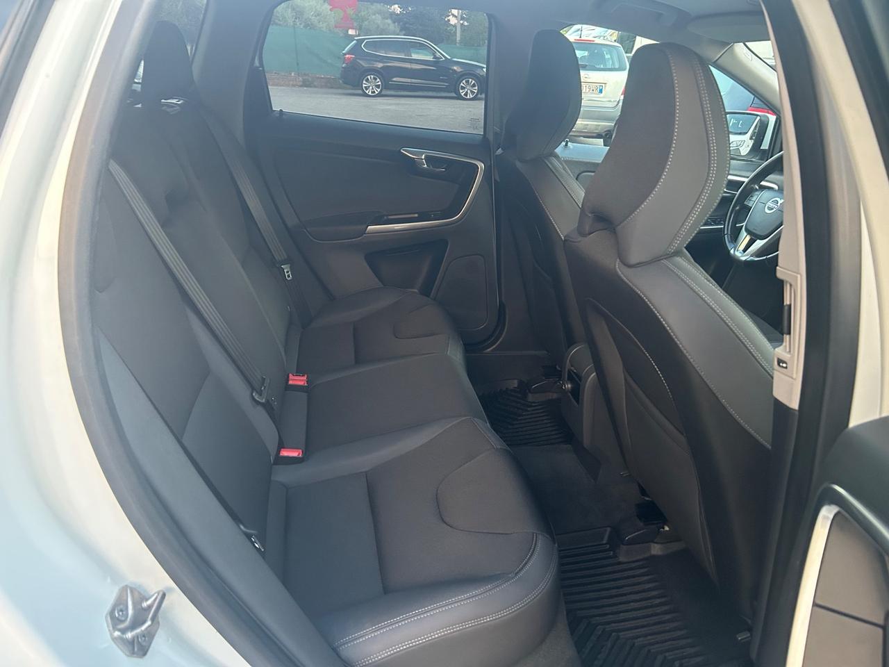 Volvo XC 60 XC60 D4 Geartronic R-design Momentum