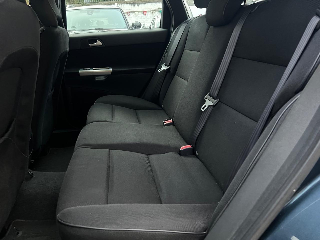 Volvo V50 D2 R-design