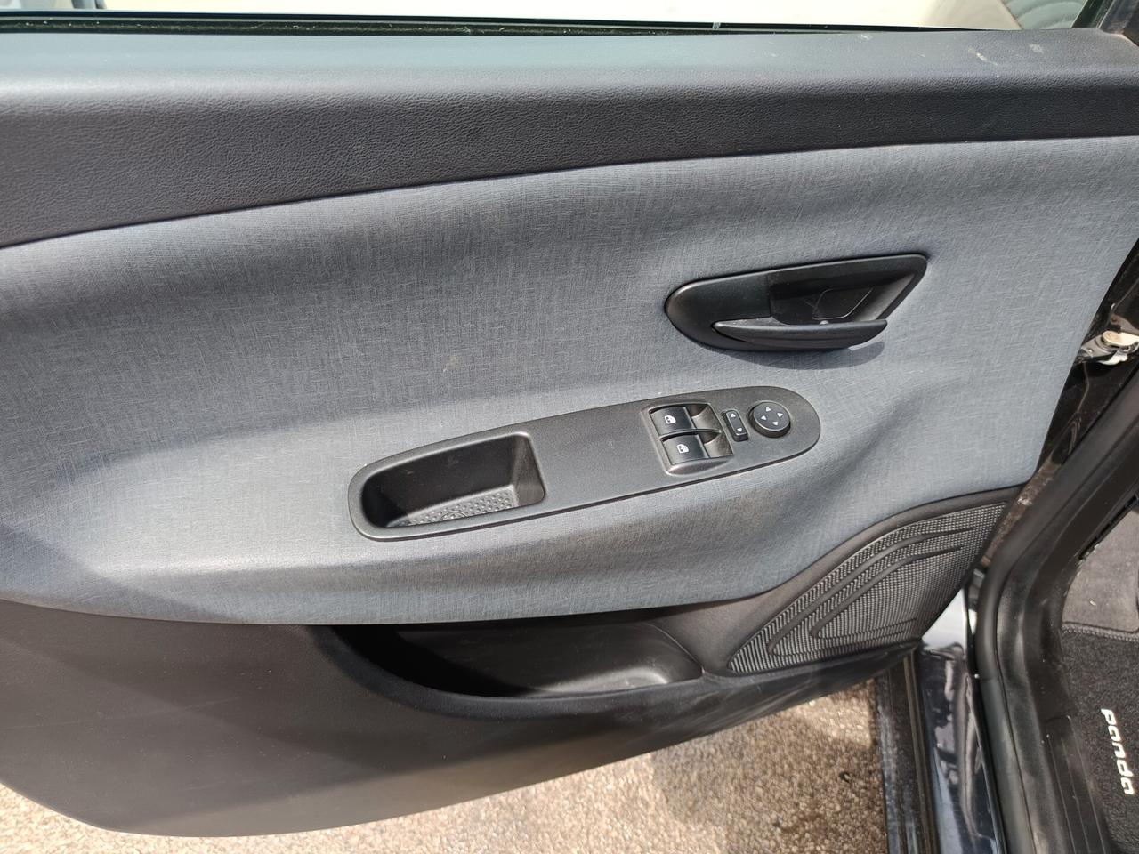 Lancia Ypsilon 1.0 FireFly 5 porte S&S Hybrid Silver