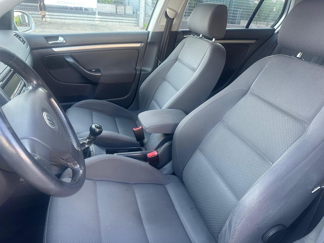 Volkswagen Golf 1.6 16V FSI 5p. Sportline