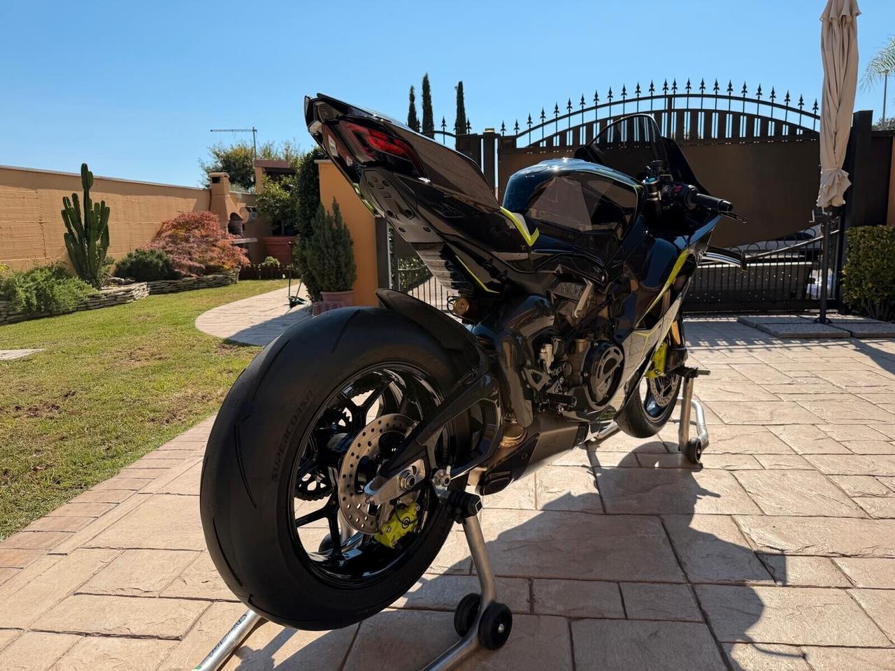 Ducati Panigale V4 Lamborghini 1 OF 630