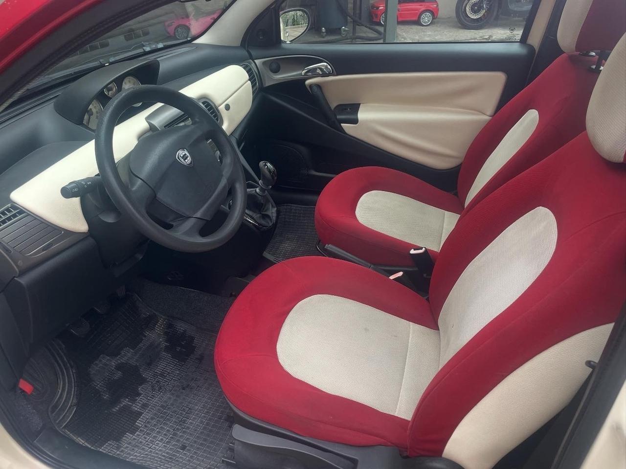 Lancia Ypsilon 1.4 16V Platino