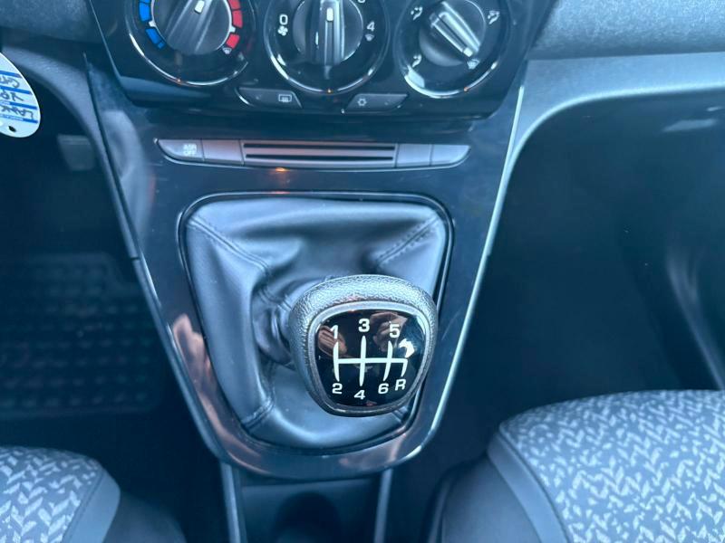 Lancia Ypsilon 5 Porte 1.0 hybrid Gold s&s 70cv ADATTA NEOPATENTATI