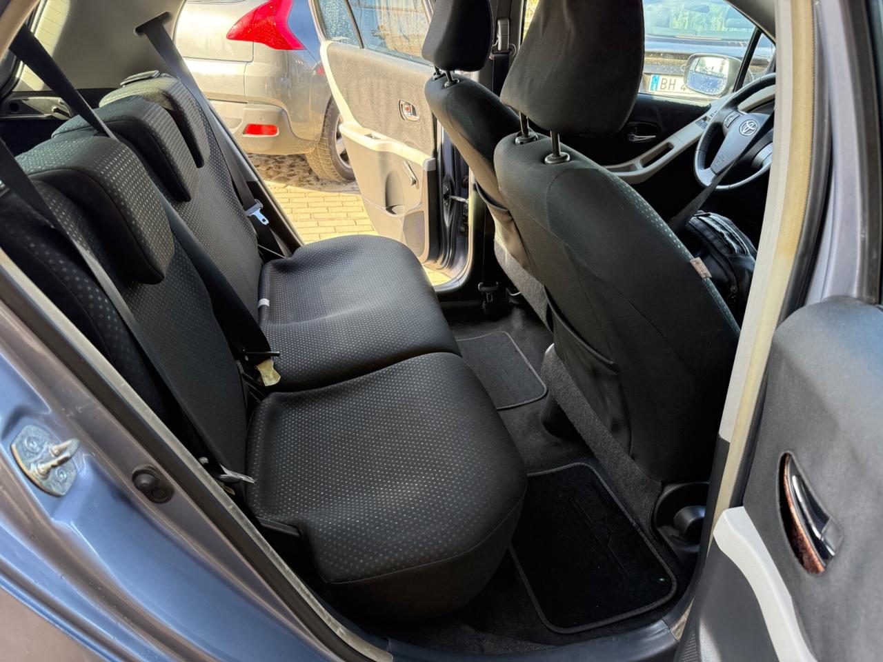 Toyota Yaris 1.0 5 porte