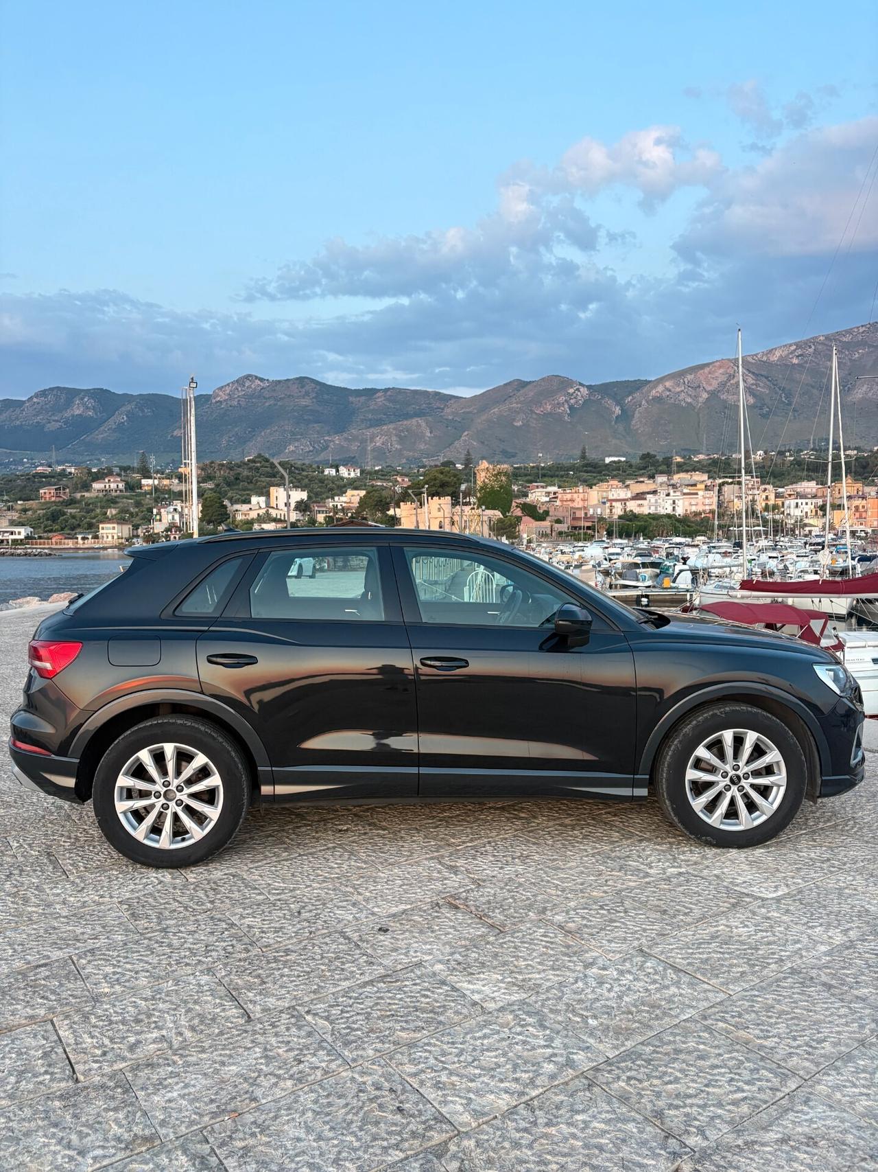 Audi Q3 35 TDI S tronic Business Advanced
