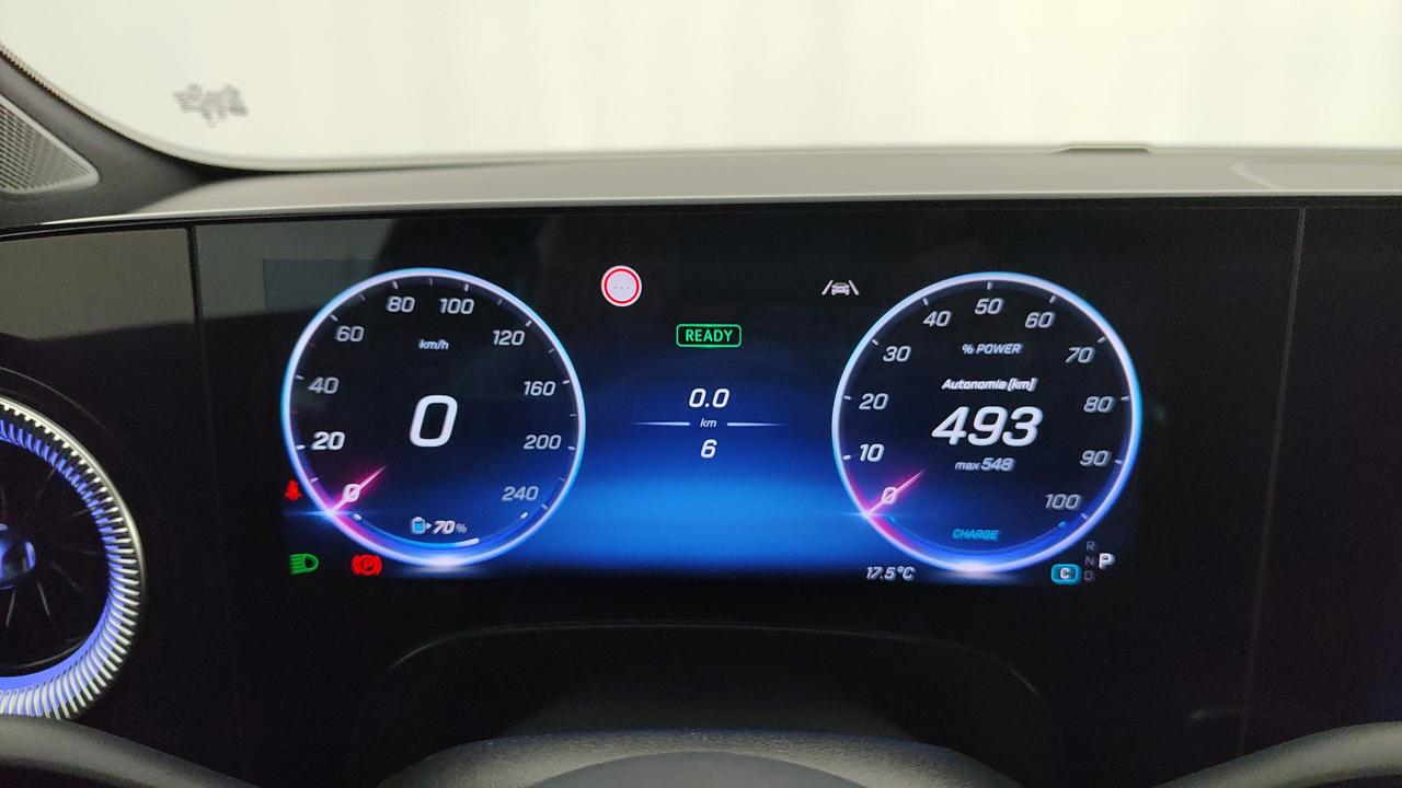 Mercedes-Benz CLA 250+ con tecnologia EQ