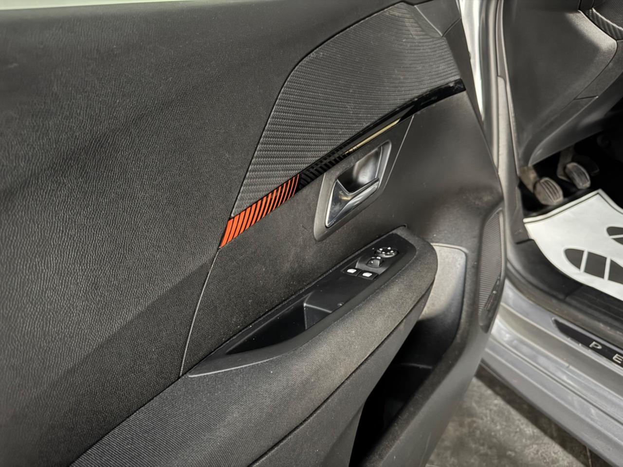 Peugeot 208 PureTech 100 Stop&Start EAT8 5 porte Allure Navi Pack
