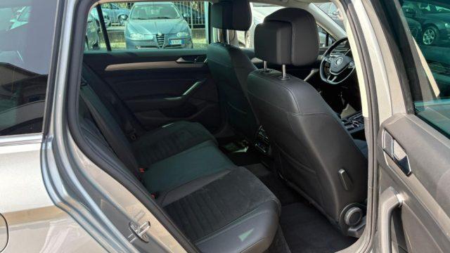 VOLKSWAGEN Passat Variant 2.0 TDI DSG Highline BlueMotion Technology