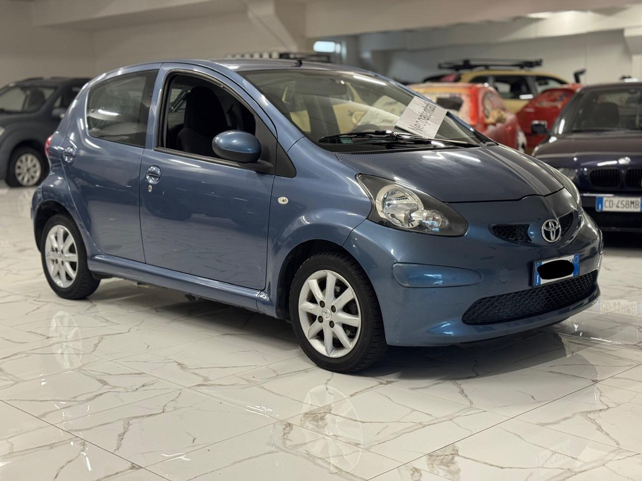 Toyota Aygo 5 porte NEOPATENTATI