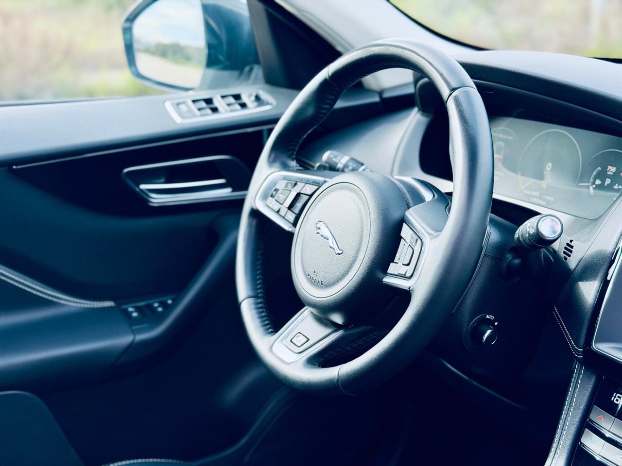 Jaguar F-Pace 2.0 D 180 CV AWD aut. R-Sport