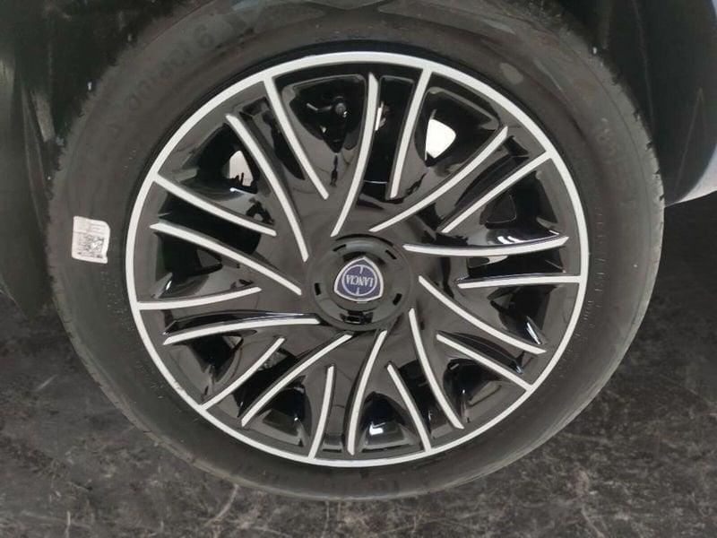 Lancia Ypsilon 1.0 firefly hybrid Oro s&s 70cv