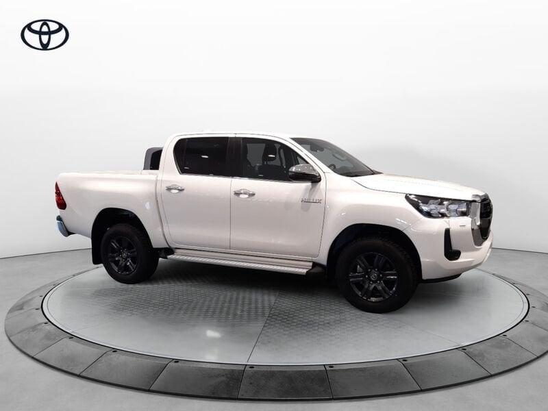 Toyota Hilux 2.4 D-4D A/T 4WD 4 porte Double Cab Lounge