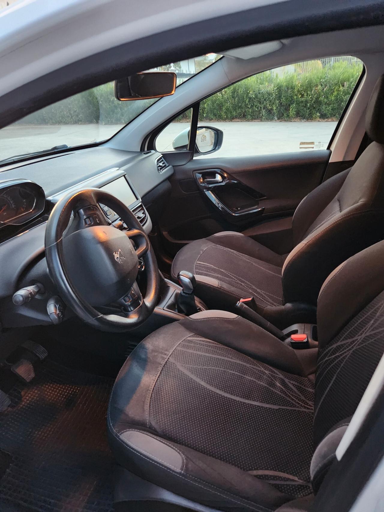 Peugeot 208 1.4 HDi 68 CV 5 porte Allure