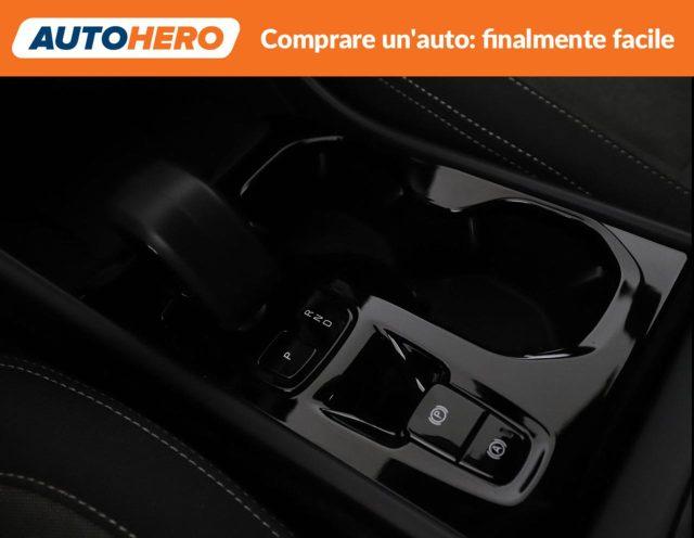 VOLVO XC40 B3 automatico Plus Dark