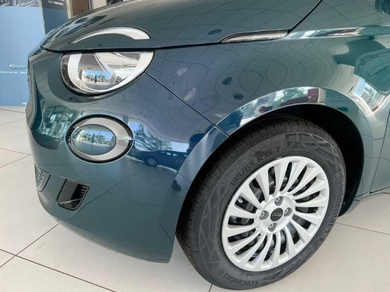 FIAT 500e 500 Nuova 500 Hatchback My23 La Nuova 500 - 320 Berlina