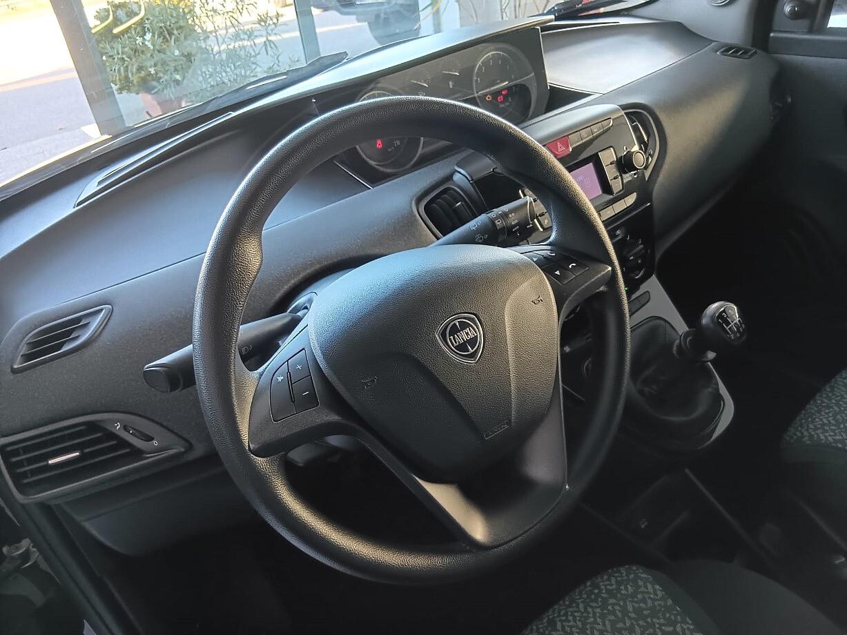 Lancia Ypsilon Hybrid Silver 1.0 (70 cv)