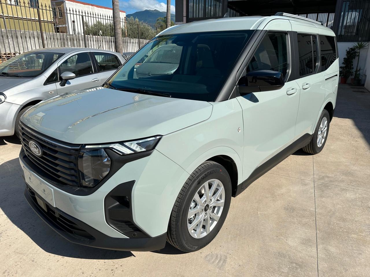 Ford Tourneo Courier 1.0 EcoBoost Titanium