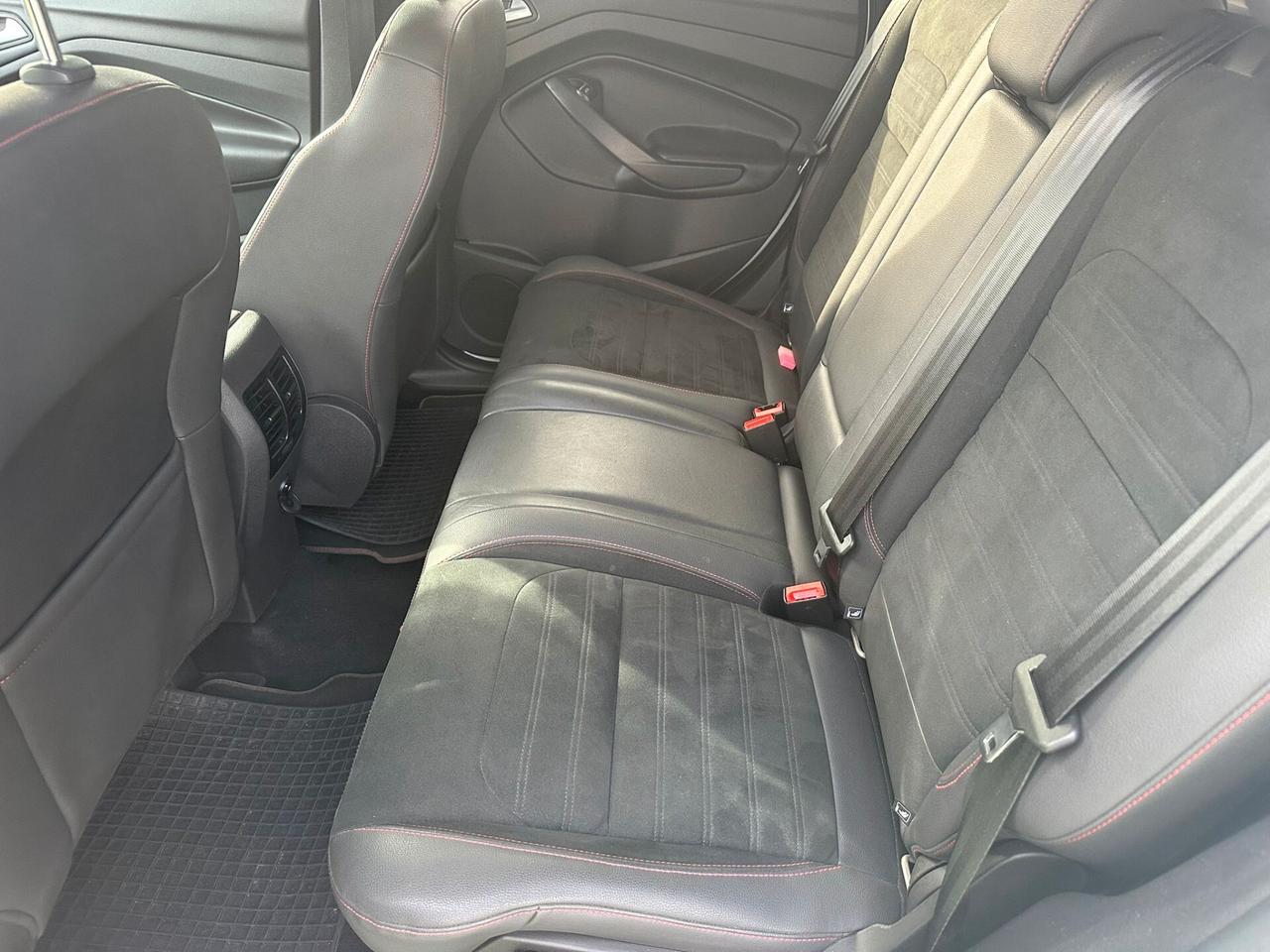 Ford Kuga 1.5 TDCI 120 CV S&S 2WD ST-Line