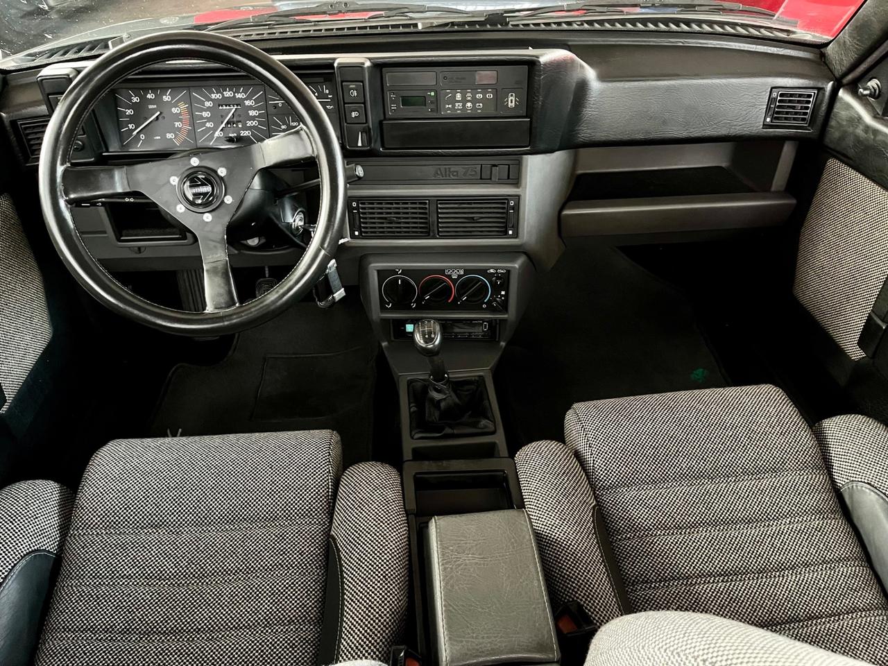 Alfa Romeo 75 2.5 V6 Quadrifoglio Verde - Targa MI