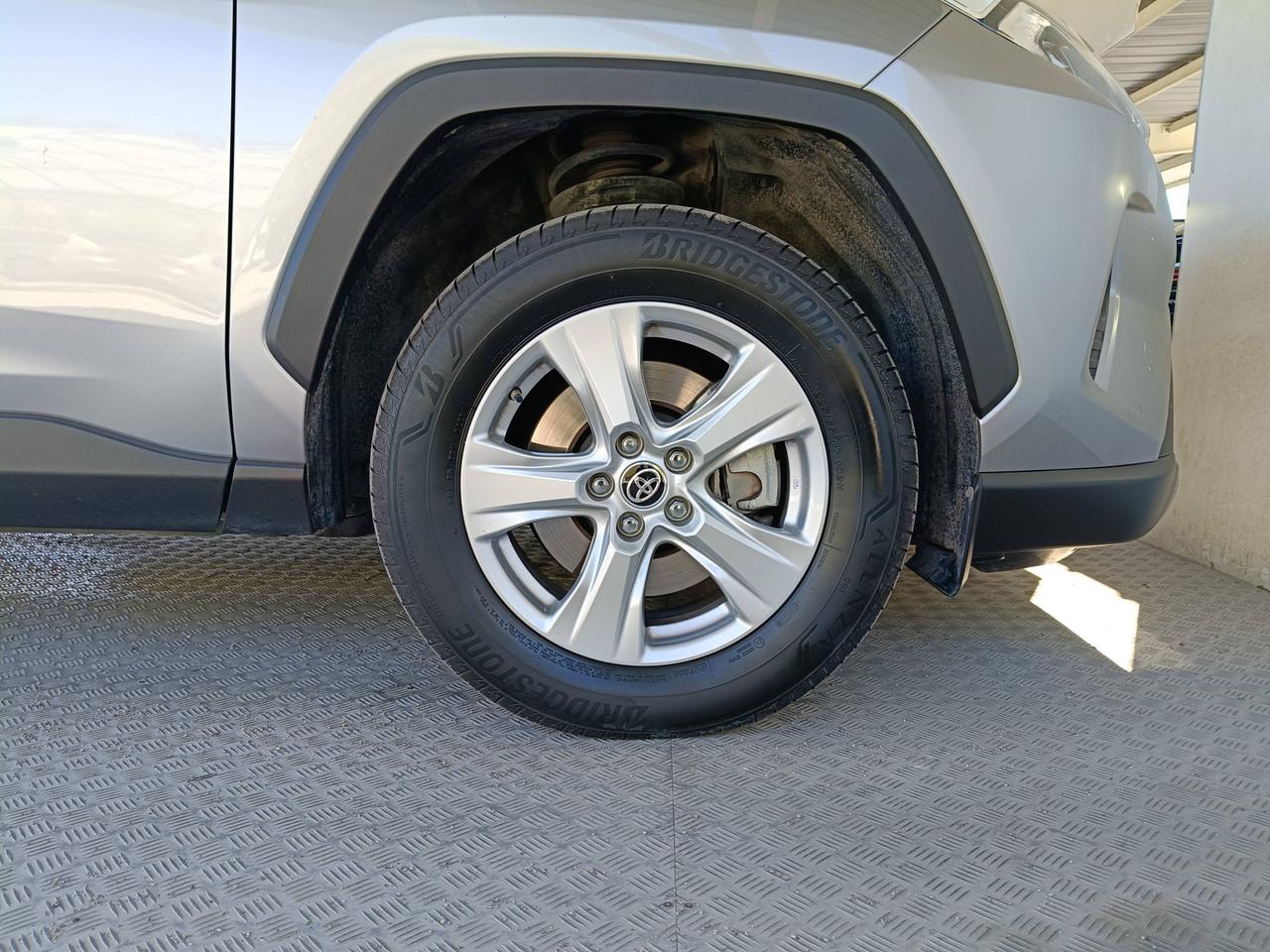 TOYOTA 2.5 vvt-ie h Adventure awd-i 222cv e-cvt