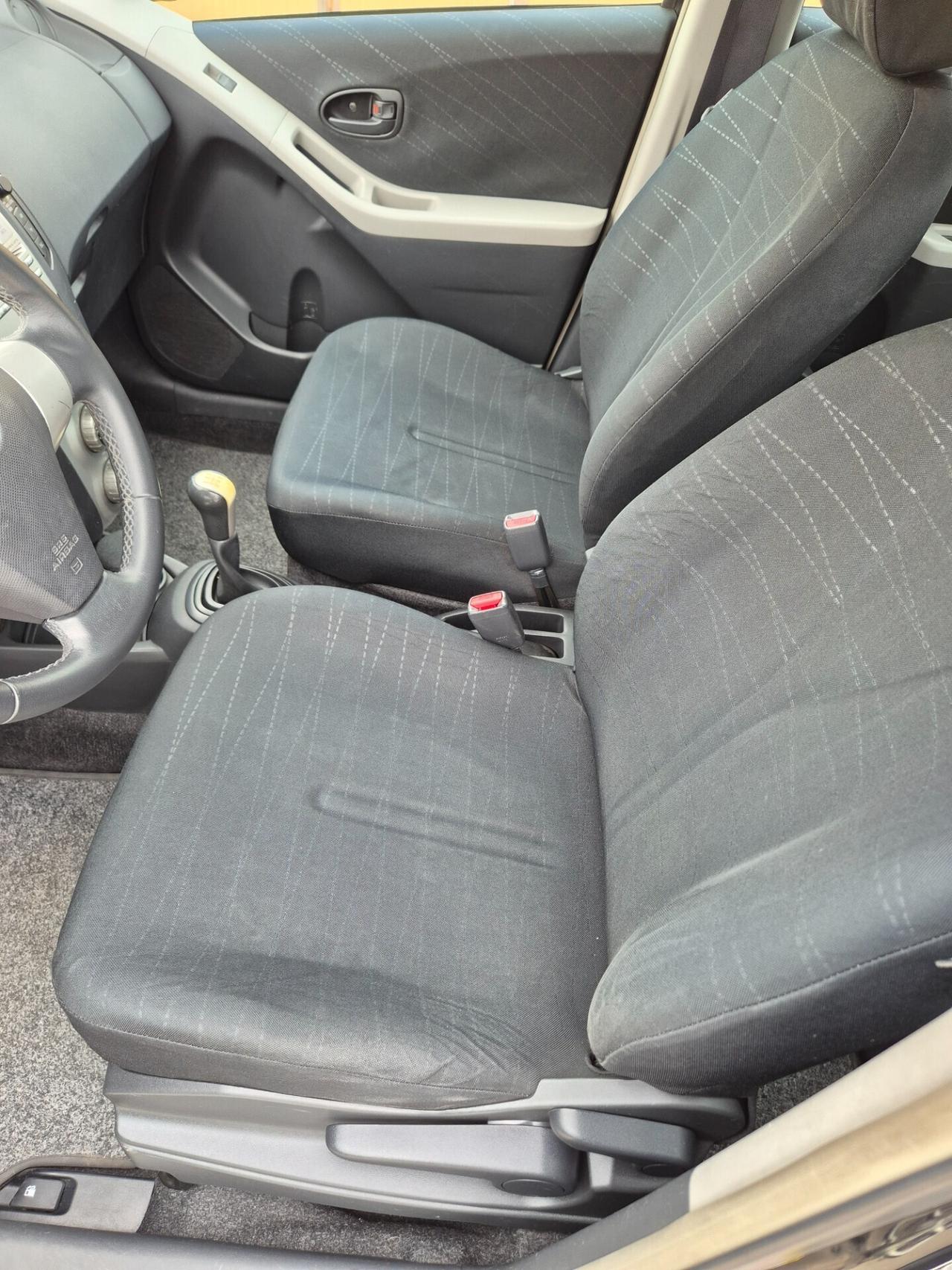 Toyota Yaris 1.0 5 porte