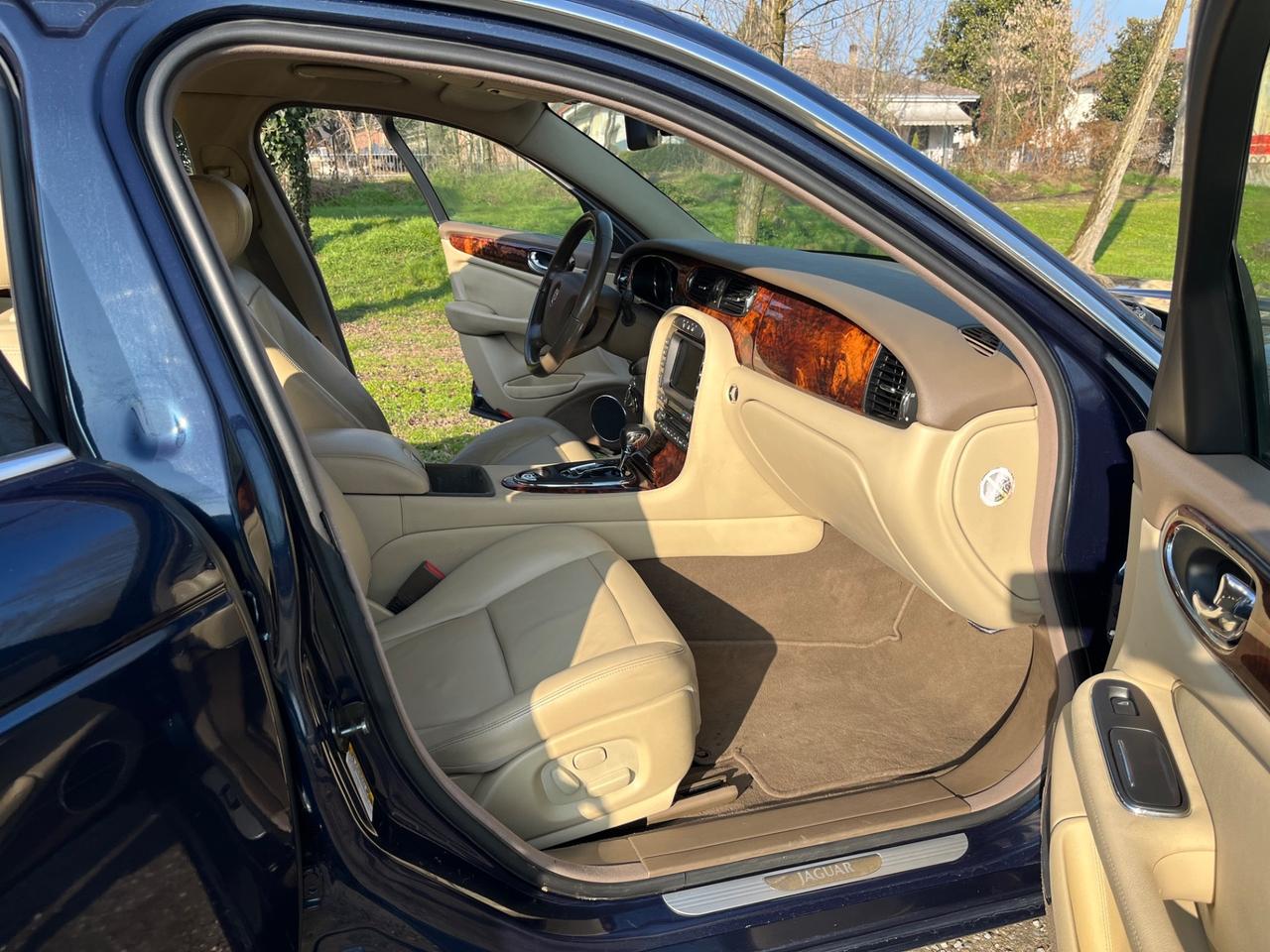 Jaguar XJ 2.7 D V6 cat Executive