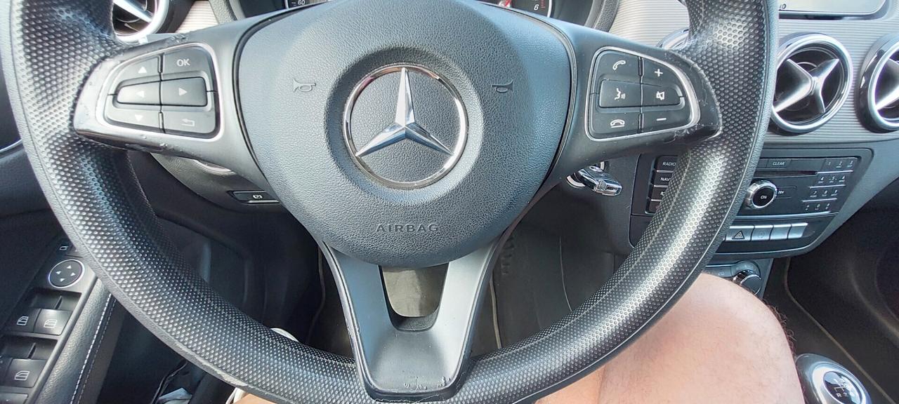 MERCEDES B180 PREMUIM 1,5 DIESEL 110 CV NAVI TELEFONO RETROCAMERA FULL FULL