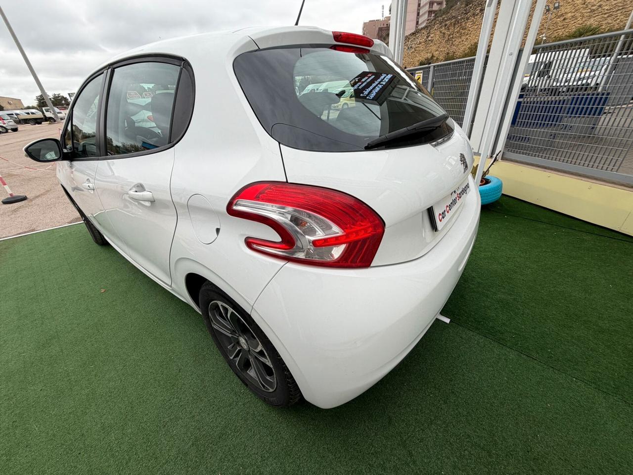 Peugeot 208 1.4 HDi 68 CV 5 porte Allure