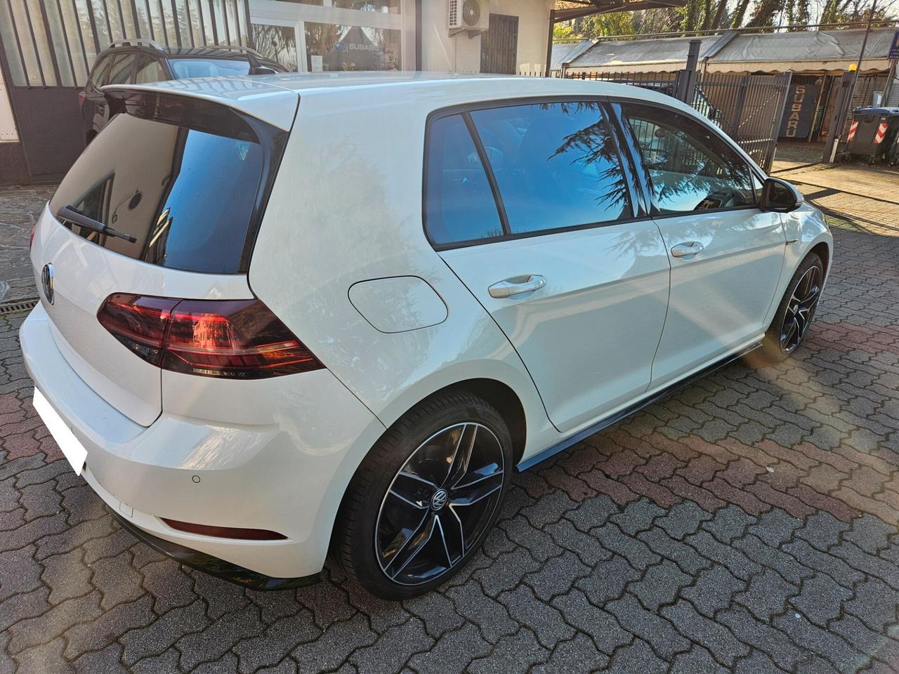Volkswagen Golf 1.5 TSI DSG 5p. R-LINE