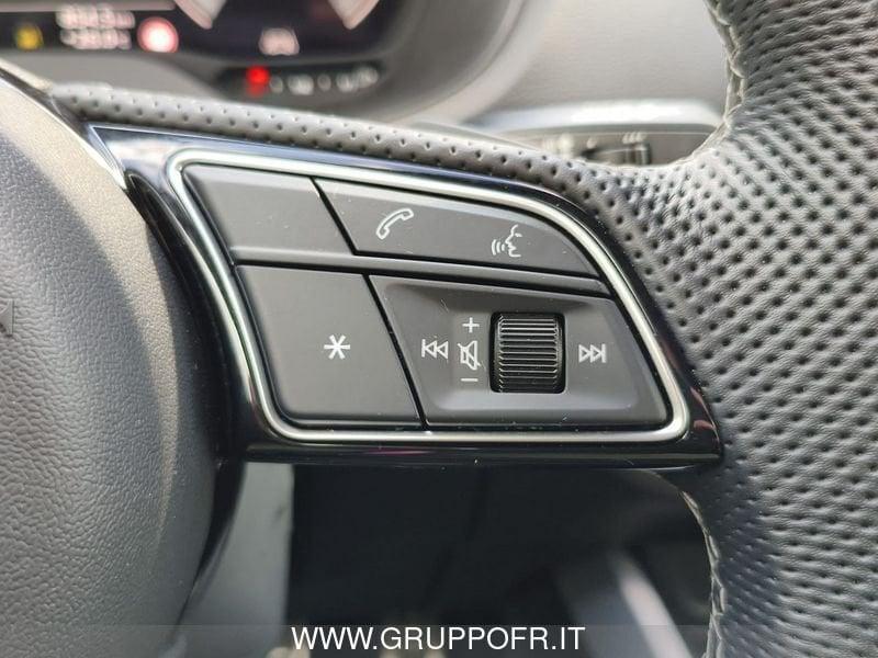 Audi Q2 35 TDI S tronic Identity Black