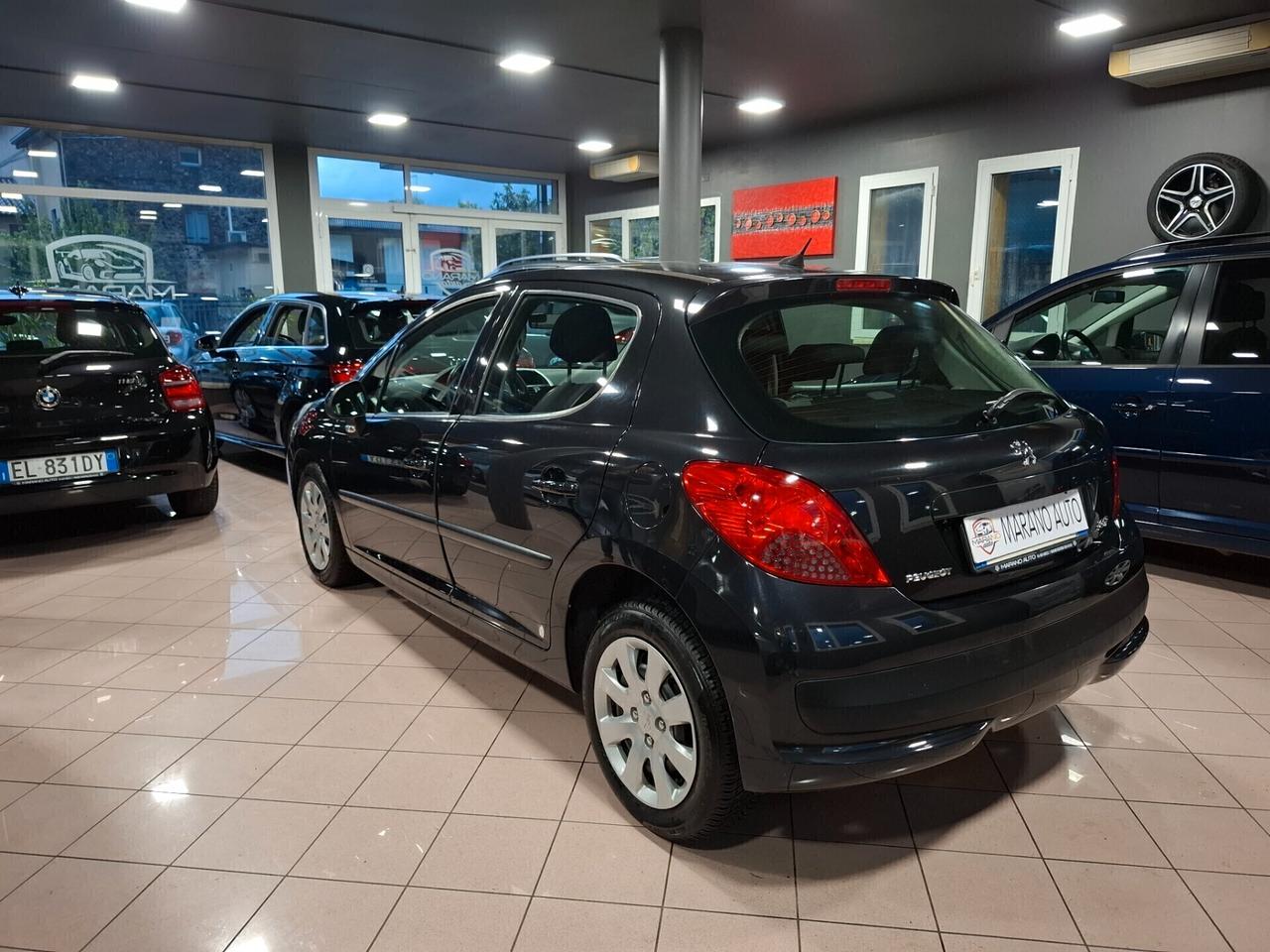 Peugeot 207 1.4 benzina Neopatentato