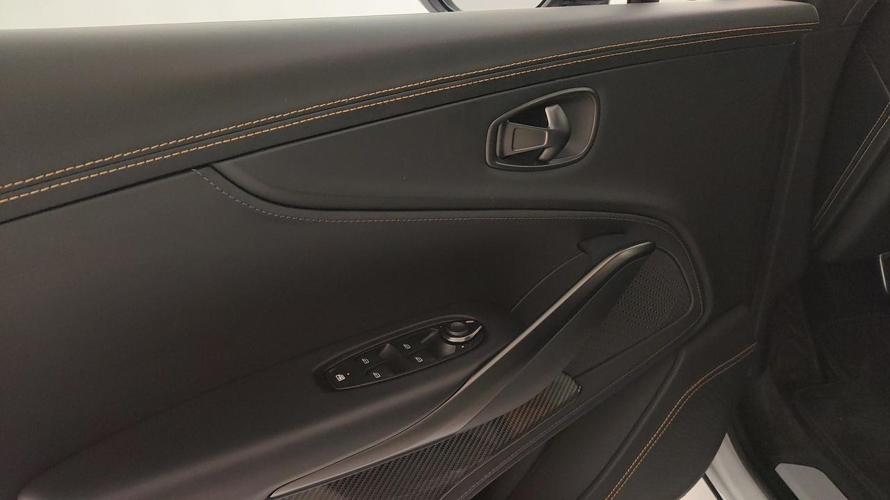 ASTON MARTIN DBX707 4.0 auto