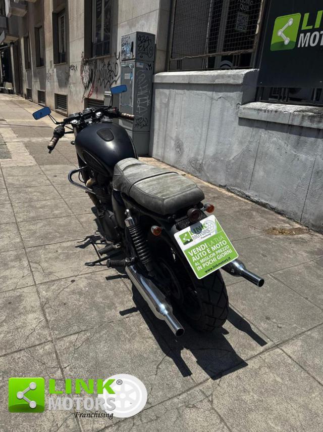 TRIUMPH Bonneville T100 black